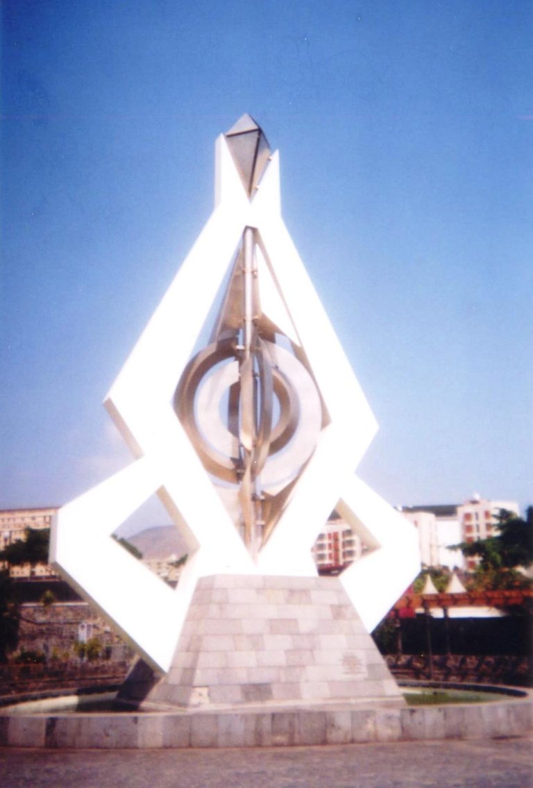 010 - Escultura de César Manrique - Santa Cruz.jpg