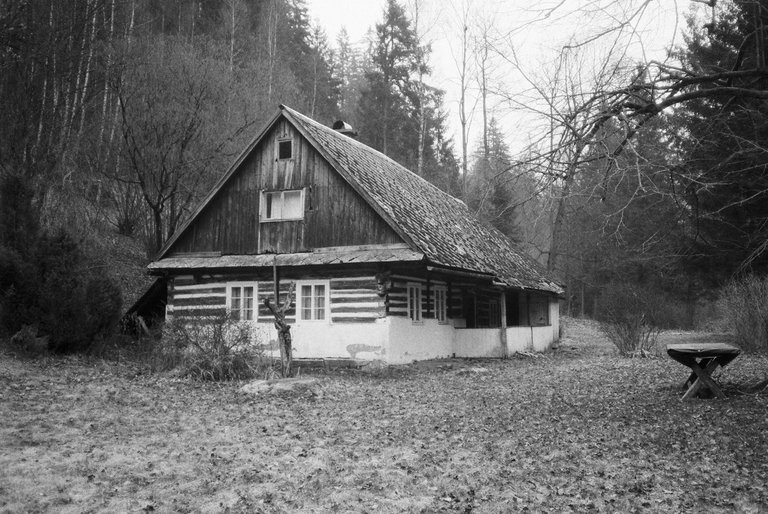 R1-03915-0028.jpg