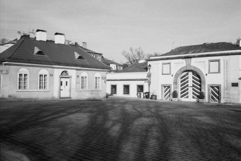 R1-03913-0005.jpg