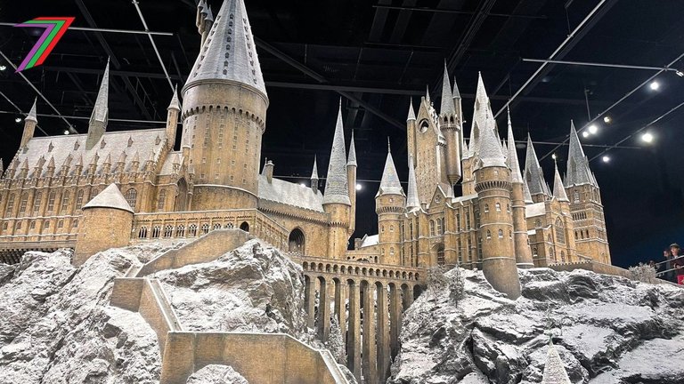 Year_Shows_Harry_Potter_Hogwarts_Castle_2.jpg