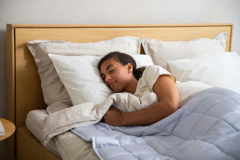 free-photo-of-a-woman-sleeping-in-a-bed-with-a-blanket.jpeg