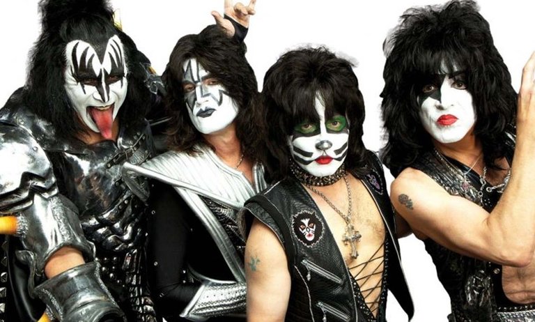 httpses.rollingstone.comwp-contentuploads202204El-emblematico-logo-de-Kiss-que-sera-subastado.jpg.jpg
