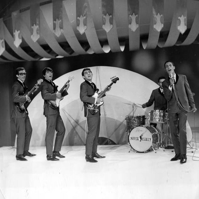 httpselpalmasmusic.comartistlos-supersonicos.jpg