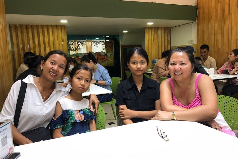 Lunch Date With My Two Daughters’ Aunt From US 