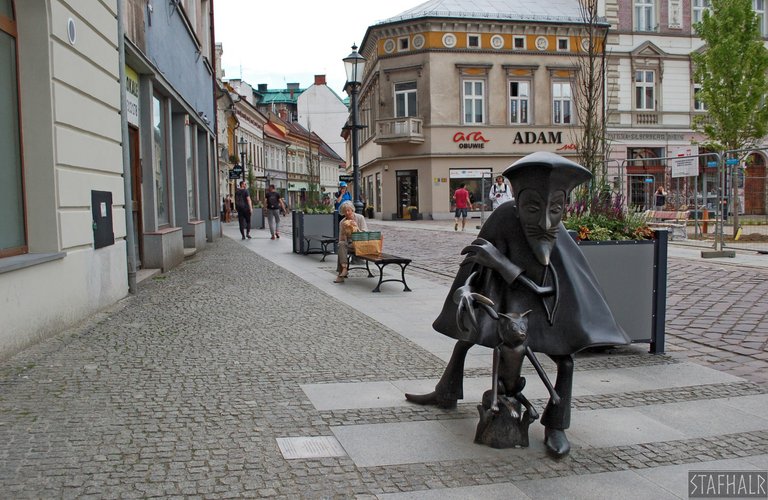 Pomnik Szpiega z krainy Deszczowców. | Monument to the Spy from the Land of the Rainmen (a character from an old Polish cartoon).