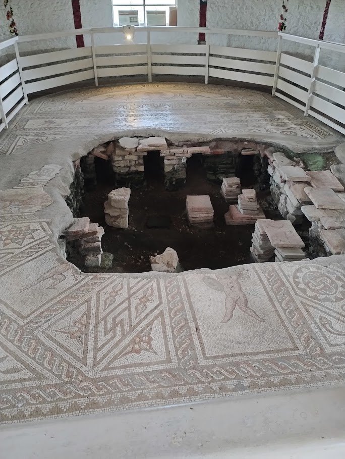 Mosaic with under-floor heating