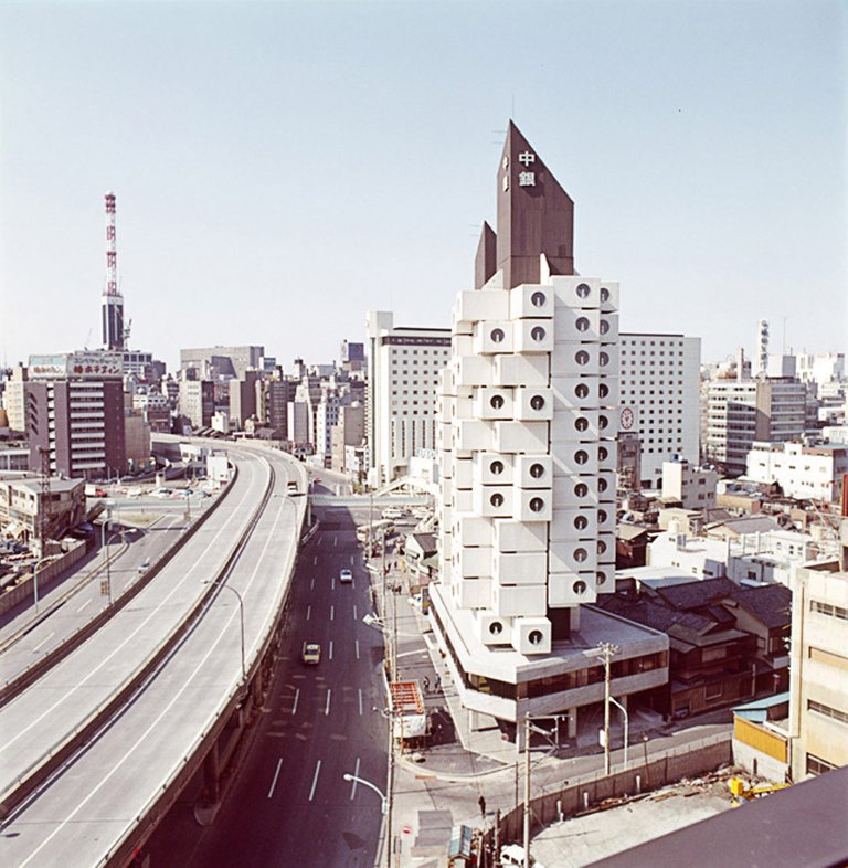 nakagin-capsule-tower-tokyo-kisho-kurokawa-archeyes-1.jpg