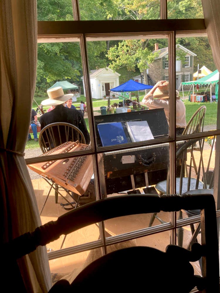 The inn was open for visitors to walk through. One could spy on the musicians through the window.