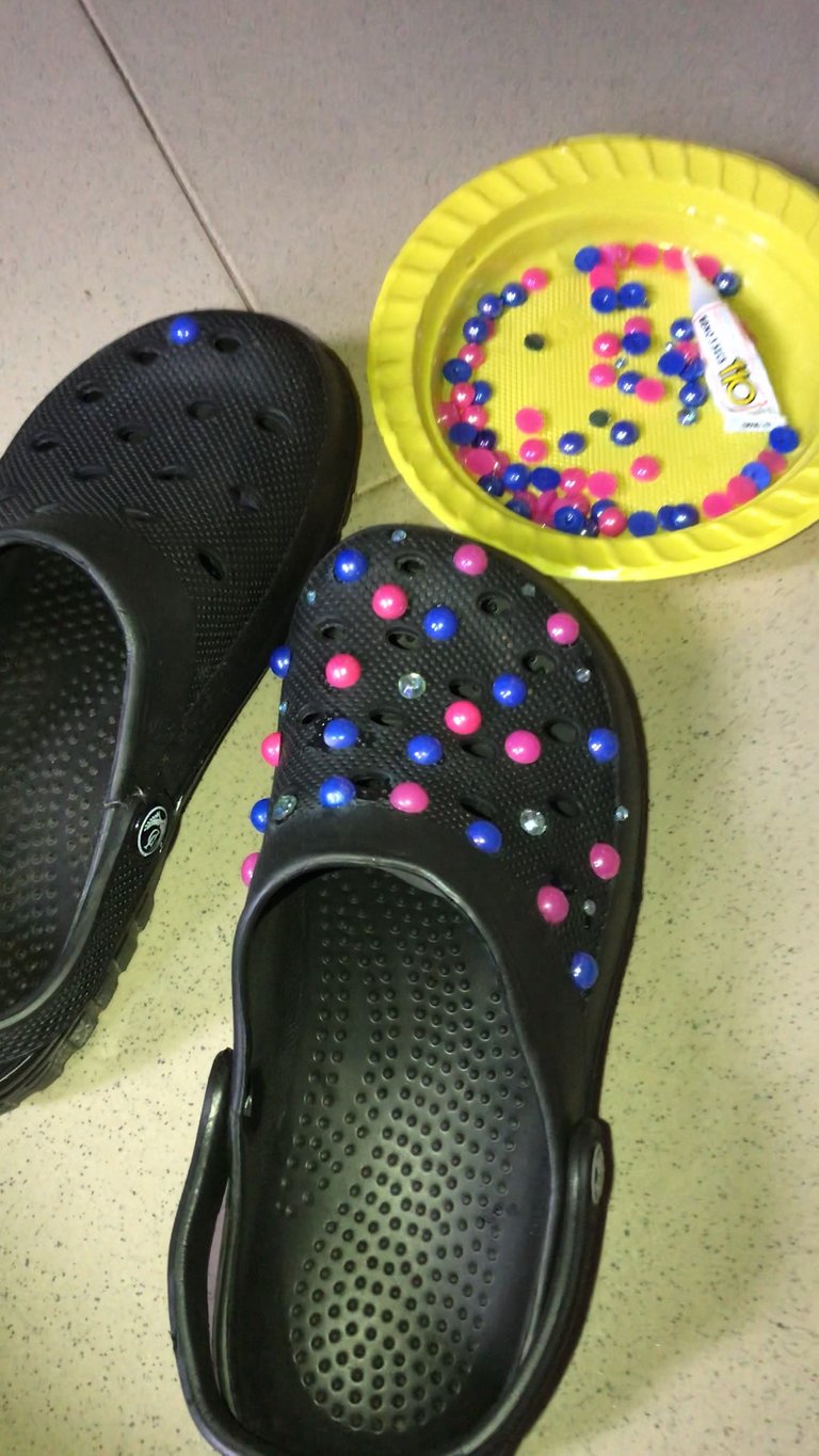 [ENG-SPN] DIY: Being creative with Crocs. // Bricolaje: Ser creativa con Crocs.