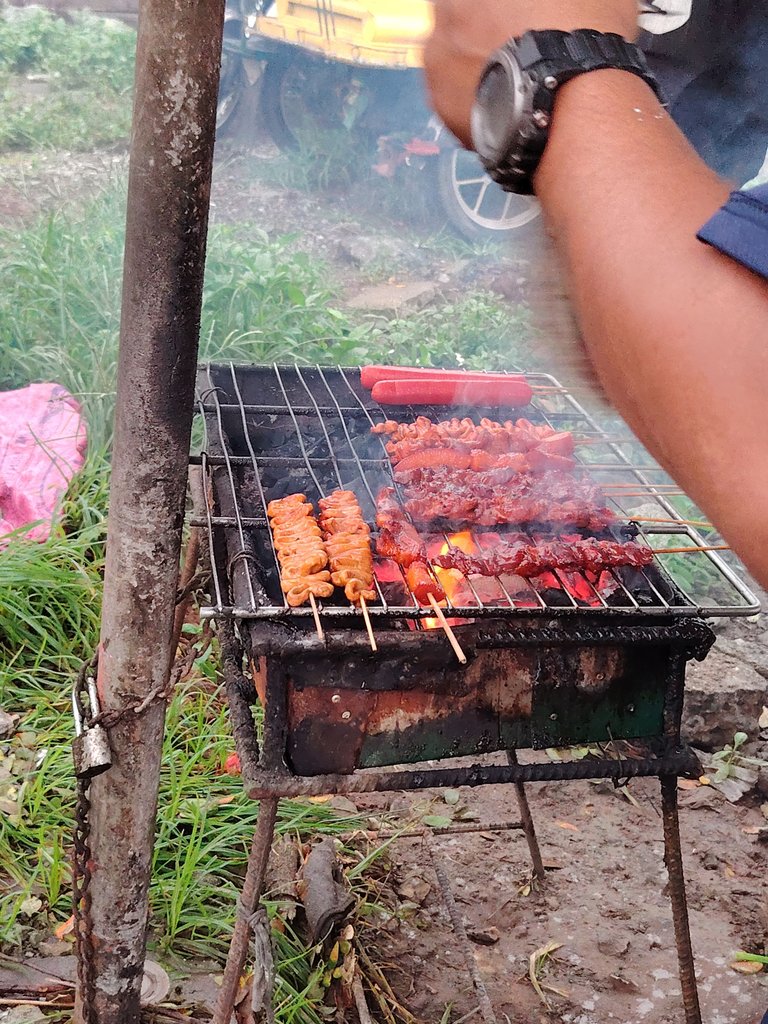 Spicy Street Food Cravings: Barbecue, Isaw, and More! 
