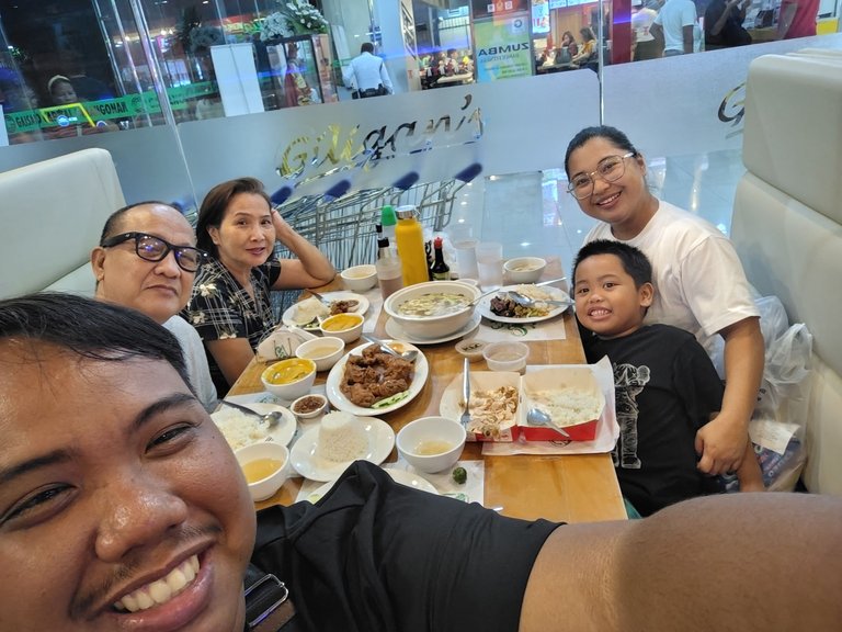 A Flavorful Dinner at Giligan’s Restaurant