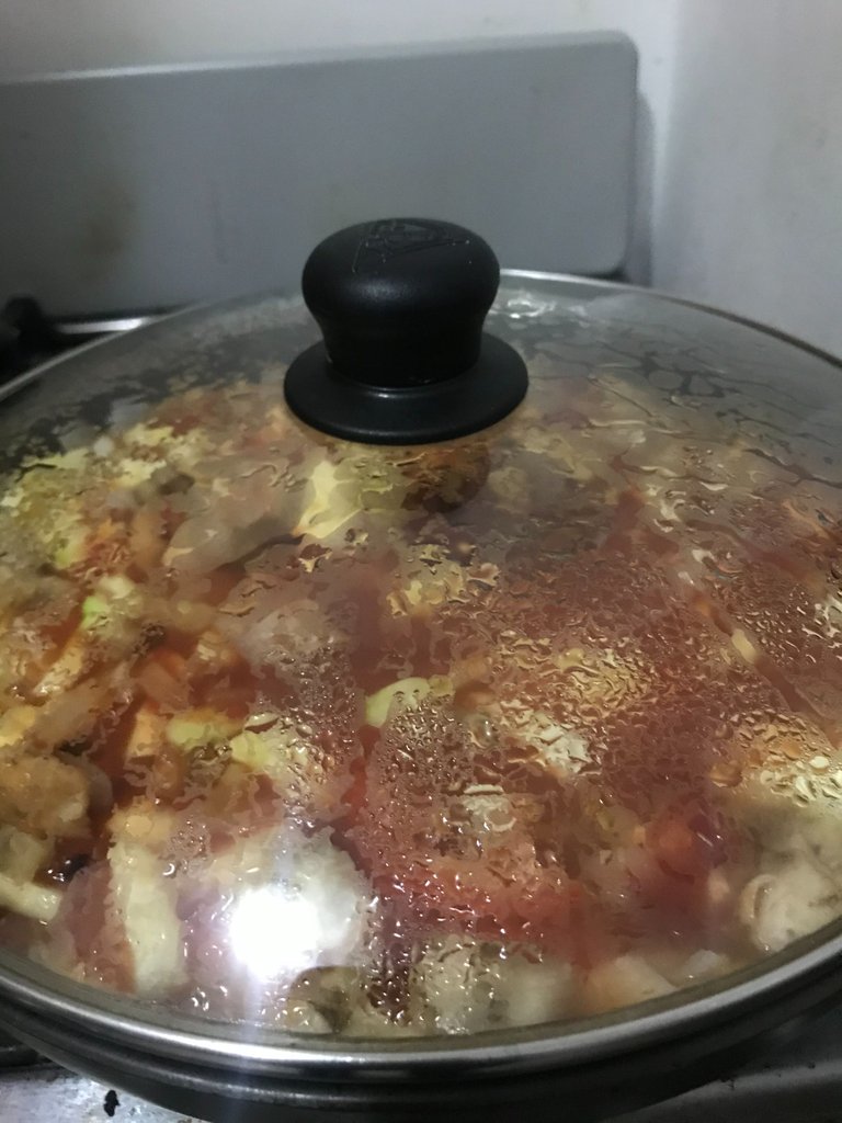 vegetales salteados en salsa de tomate con tapa.jpg
