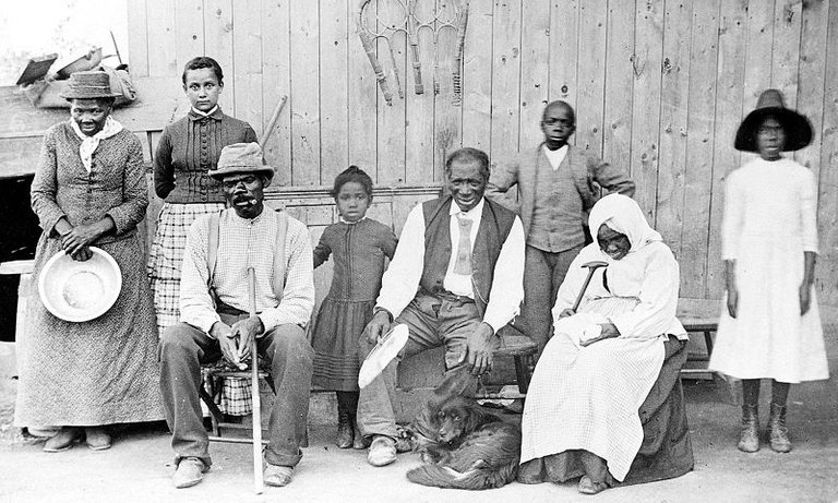 800px-Harriet_Tubman,_with_rescued_slaves,_New_York_Times.jpeg