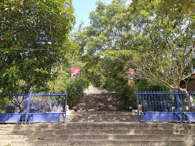 Welcome gate to Truong An Monument