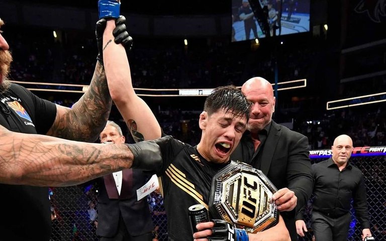 Brandon “The Assassin Baby” Moreno, primer campeón mexicano de la UFC.jpg