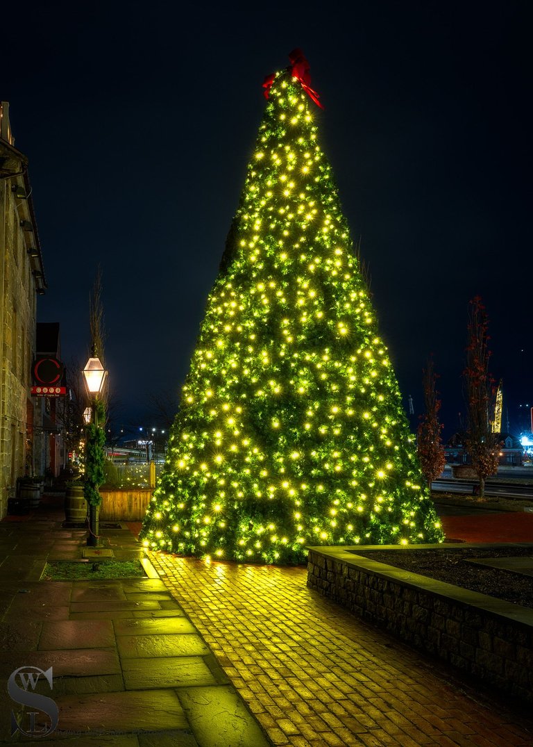 more festive decorations.jpg