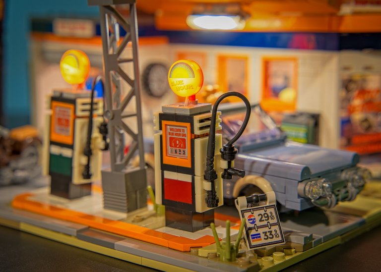 lumibricks Gas Station 1608PCS-3.jpg