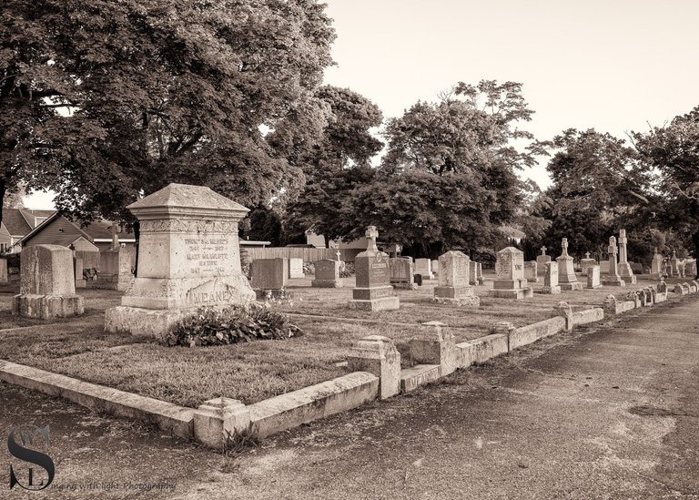 mono St Marys cemetery.jpg