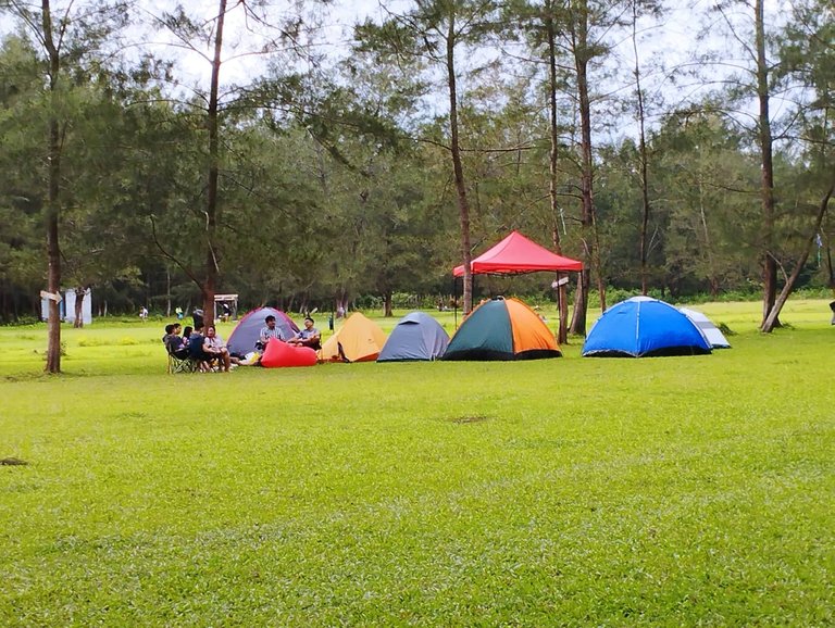 tent with friends 2 parang mas maganda.jpg