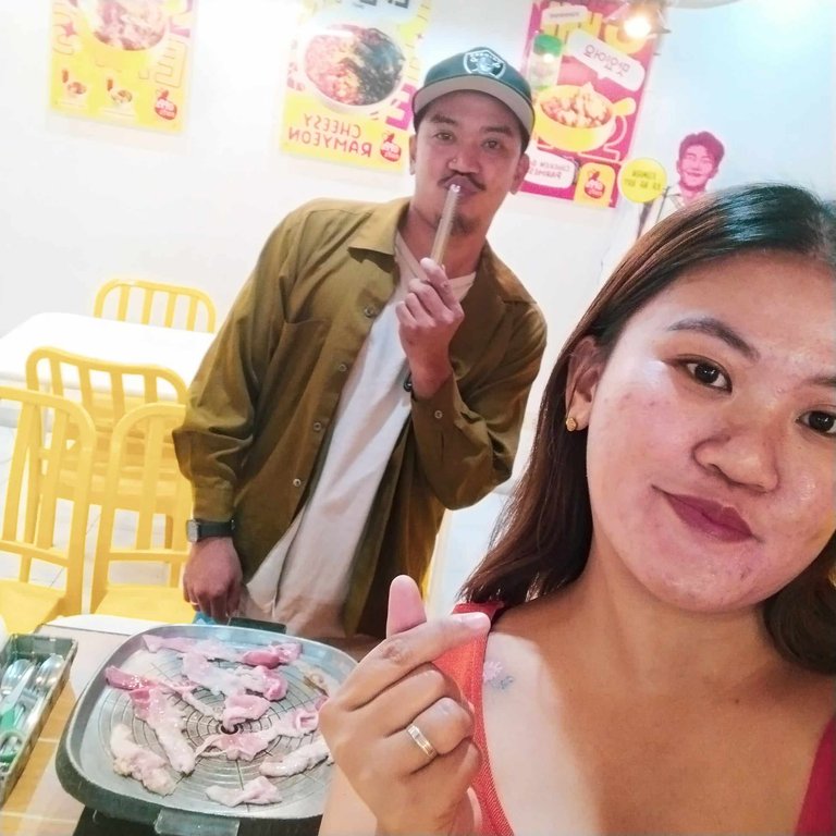 kami dalawa ako heart finger.jpg