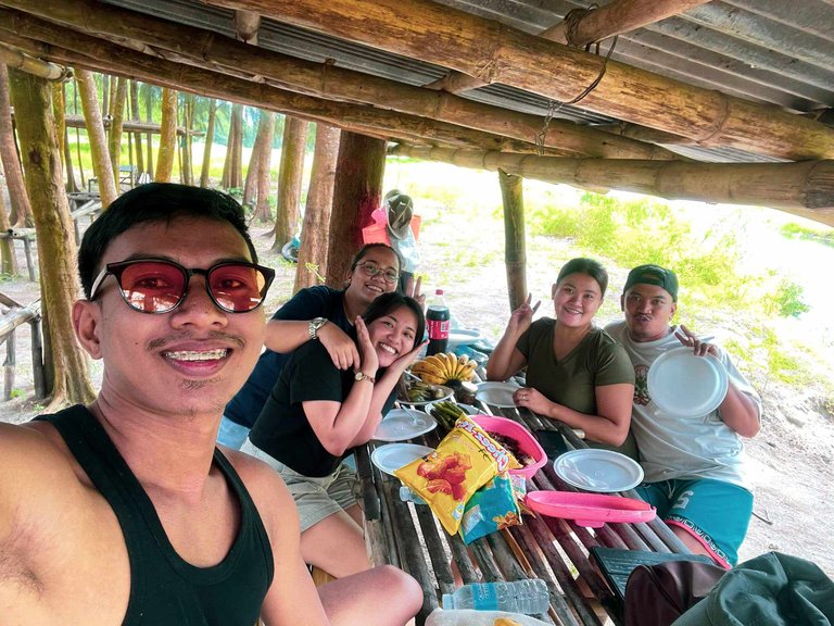 lunch nipa hut.jpg