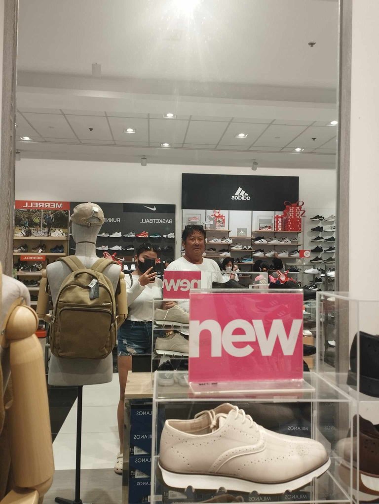 papa shopping 2.jpg