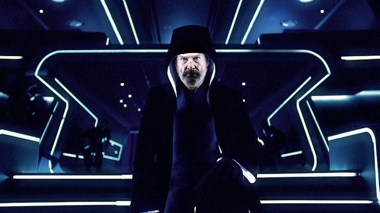 tron_legacy_movie_image_jeff_bridges_cloaked.jpg