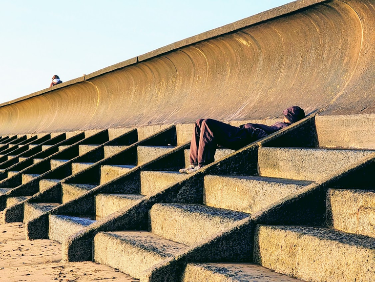 Drawing Your Eye In: Leading Lines at Leven Beach