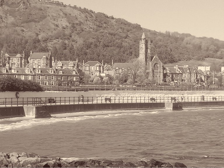 BandW Burntisland from the beach.jpg