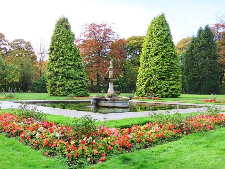 25oct2022ww14 fountain and flowers.jpg