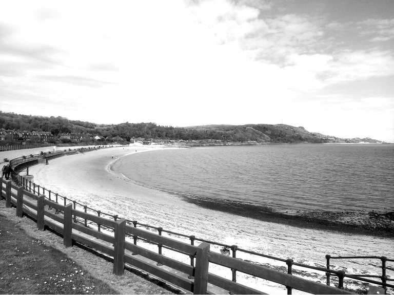 BandW promenade burntisland on beach.jpg