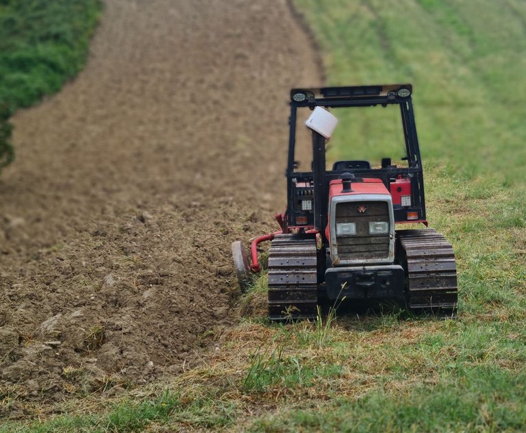 tractor.jpg