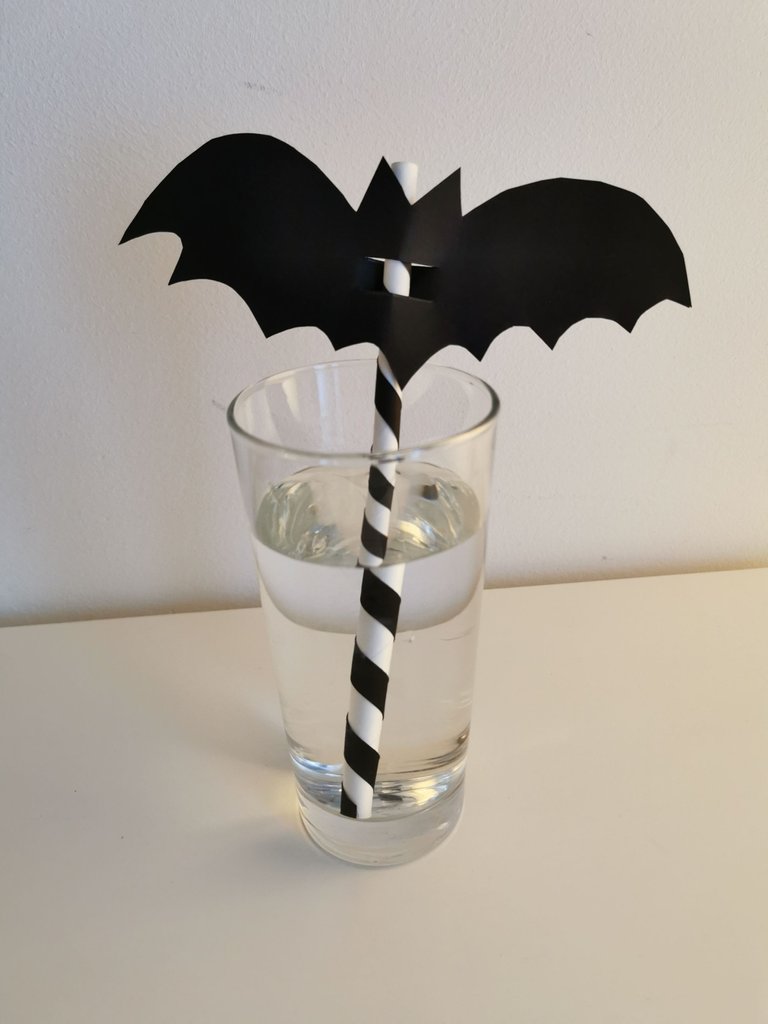 Halloween DIY Bat Straw (9).jpg