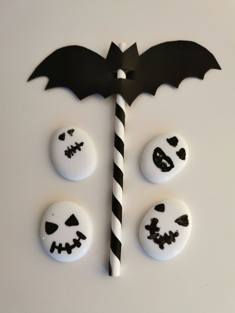 Halloween DIY Bat Straw (10).jpg