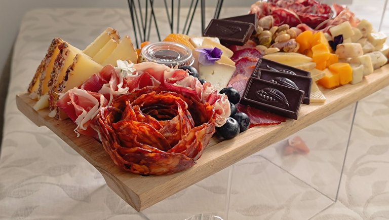 charcuterie board.jpg