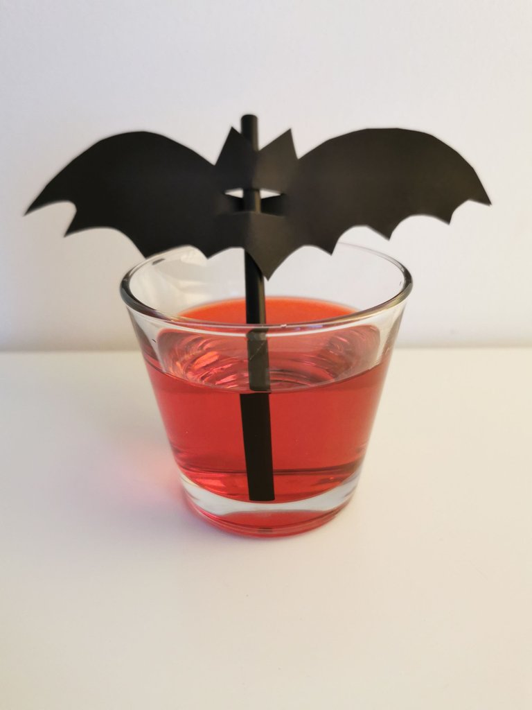 Halloween DIY Bat Straw (8).jpg