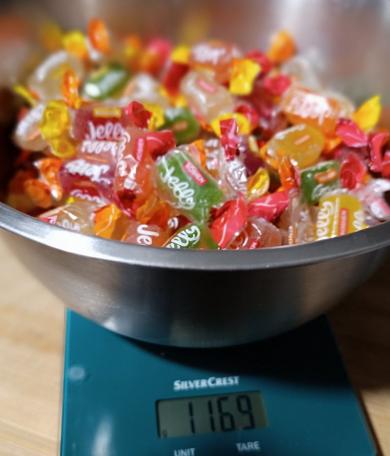 Almost 1,2 kg of candy - Los Reyes magos.jpg