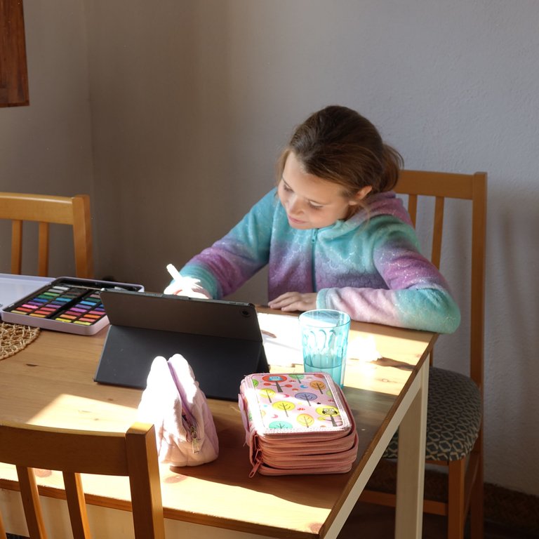 Watercolour painting in the early morning (2).JPG