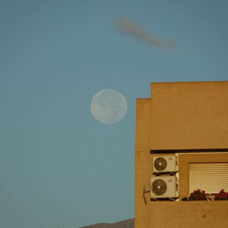 Waking up with a full moon view.JPG