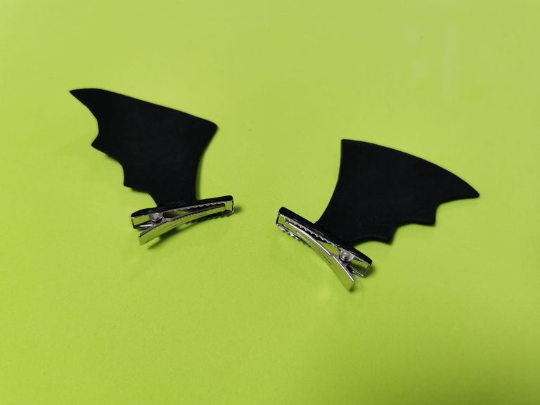 diy halloween bat hair clips (1).jpg