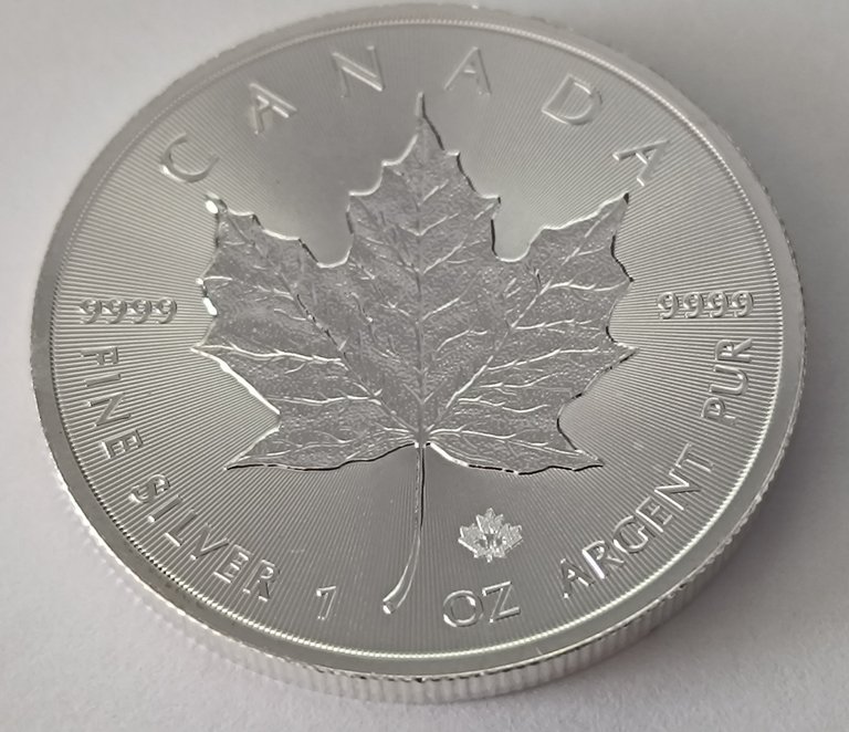 2016 - 1 oz Canadian Maple Leaf(8).jpg