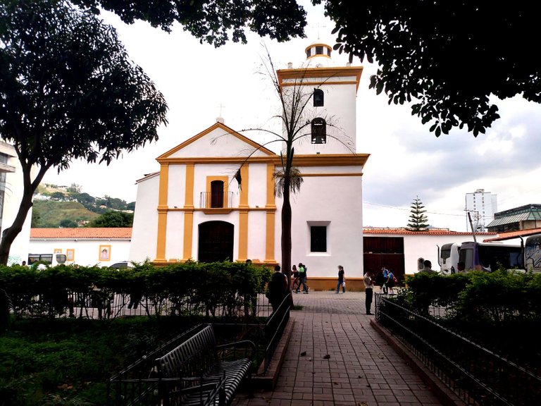 Iglesia_de_Baruta.jpg