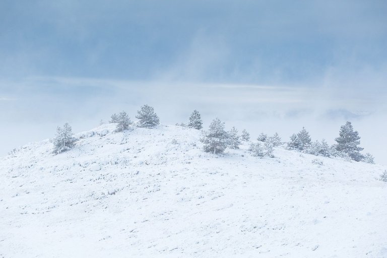 Snow-dusted-hilltop-in-Gran-Sasso-National-Park.jpg