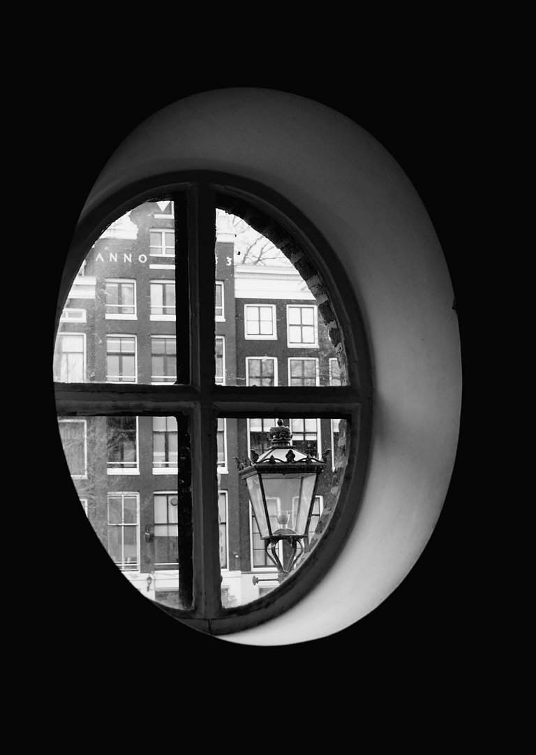 Window2.jpg