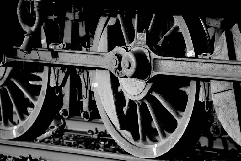 Tracks2.jpg