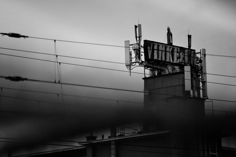 Tracks2.jpg