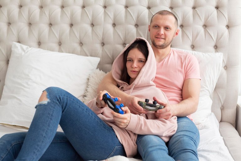 wife-husband-playing-videogames-home.jpg