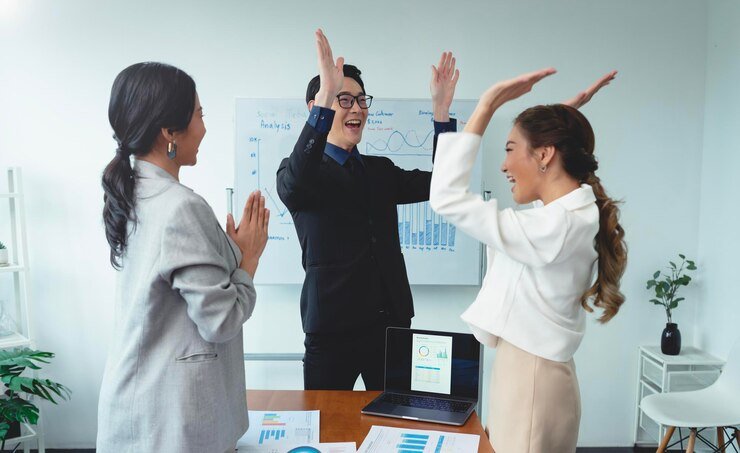 successful-business-team-is-clapping-their-hands-asian-businesspeople-celebration-meeting_74952-2995.jpg