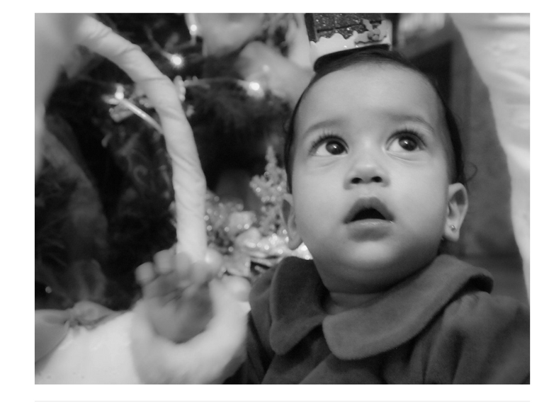 Screenshot 2022-03-14 at 09-08-39 Little Sarahí at Christmas in black and white - Monomad Challenge PeakD.png