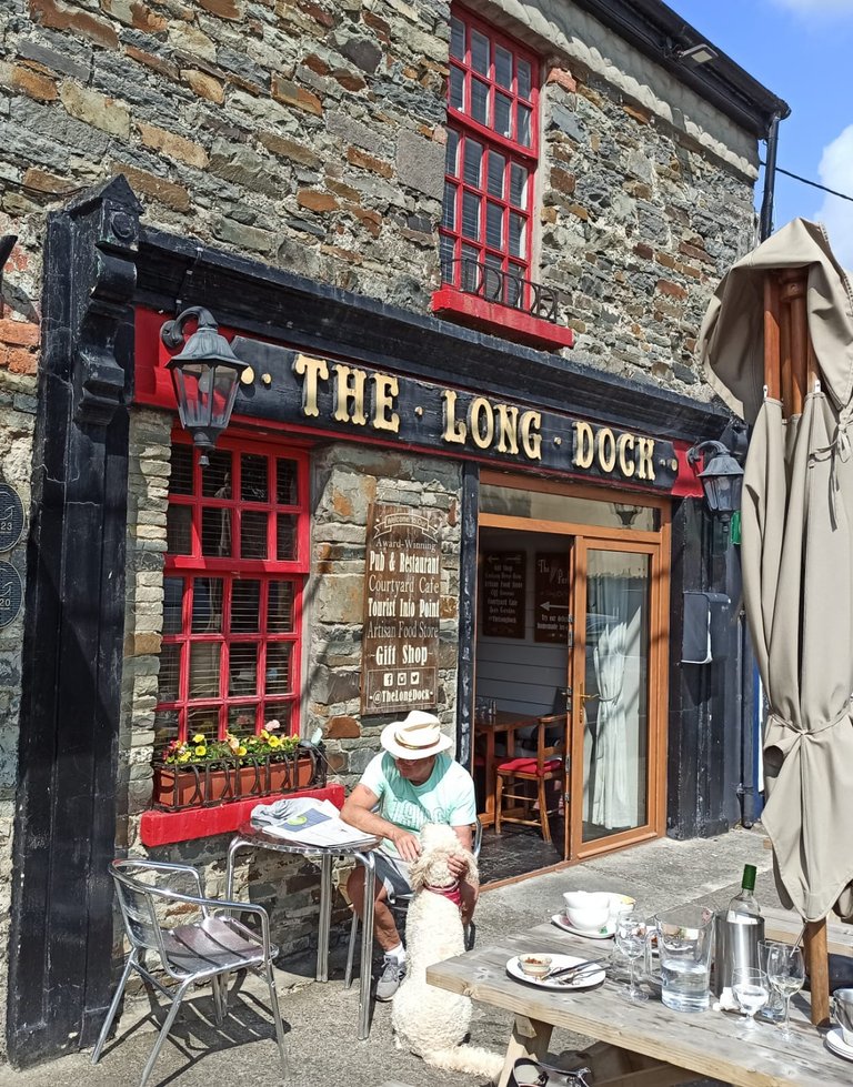 The Long Dock Pub & Restaurant: A Seafood Lover’s Haven in Carrigaholt, Clare